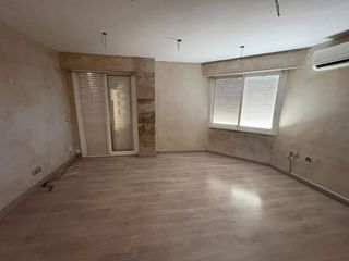 Appartement à Calle calderon de la barca 59. Piso en san vicente zona norte. venta por subasta