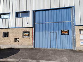Nau industrial a Valle de Mena. Pabellon industrial con playa en venta