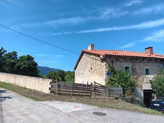 House in Valle de Mena. Se vende casa pareada con terreno en valle de mena