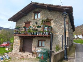 Chalet in Valle de Mena. Se vende casa de piedra en el valle de mena