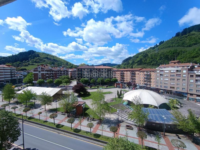 Foto 8d03483e-af63-411e-8bc8-4d51b2cb8ff5. Piso venta piso en sodupe con ascensor, parcela de garaje y trastero en Güeñes