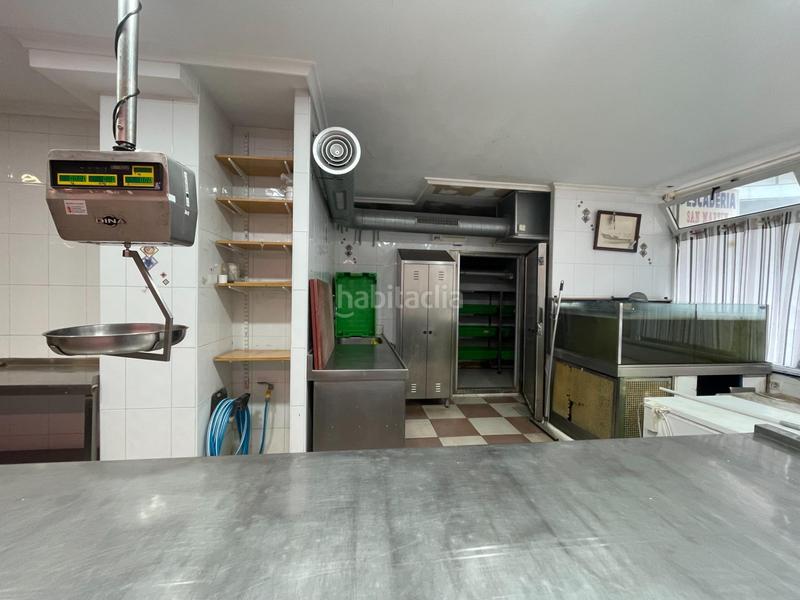 Foto 060e8f6c-9803-48be-915e-80c3e48b15e1. Local comercial venta local comercial equipado para pescadería furgón isotermo mercedes en Bareyo