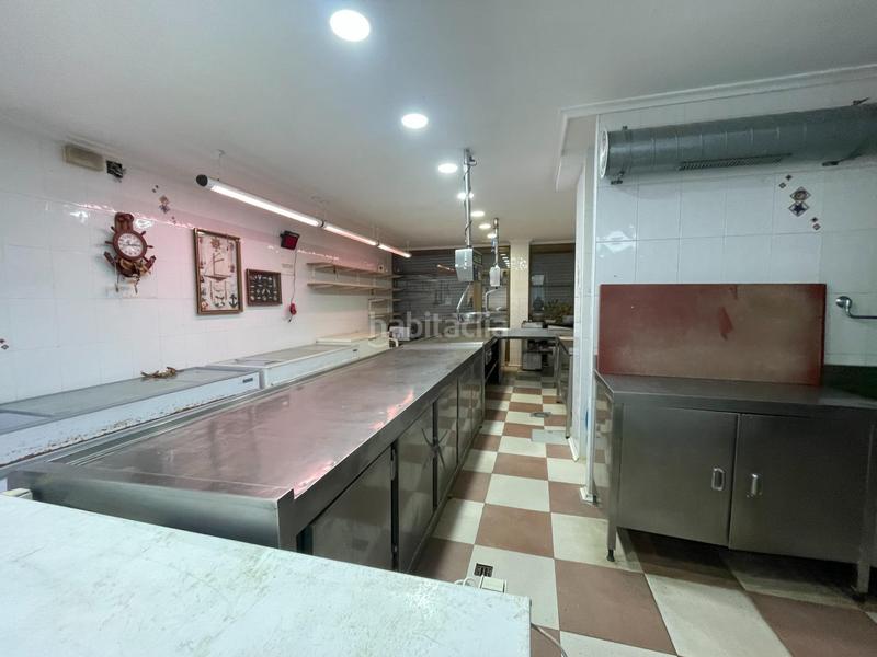 Foto 4f45dc76-6d8f-4026-9152-9a0a5bbb755e. Local comercial venta local comercial equipado para pescadería furgón isotermo mercedes en Bareyo