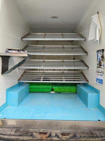 Foto acc86a70-d9e5-4248-b61c-133965a97931. Local comercial venta local comercial equipado para pescadería furgón isotermo mercedes en Bareyo