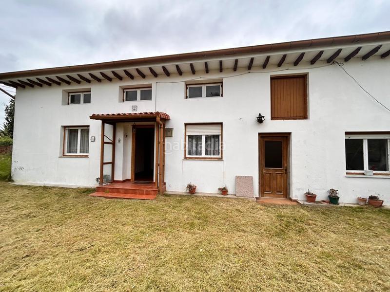 Foto c363583b-0732-41cb-a7dd-e4a4c75a169b. Casa amb aparcament a Helgueras Noja