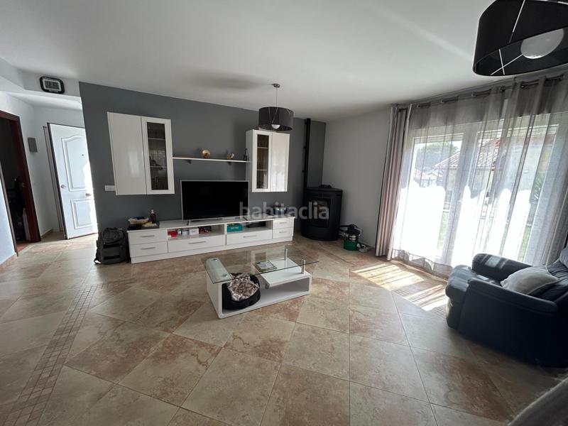 Foto 1e6a41aa-3df9-4ea7-a502-7bf3322af499. Chalet en calle tempaz 10 un refugio de elegancia y confort en gemes en Bareyo