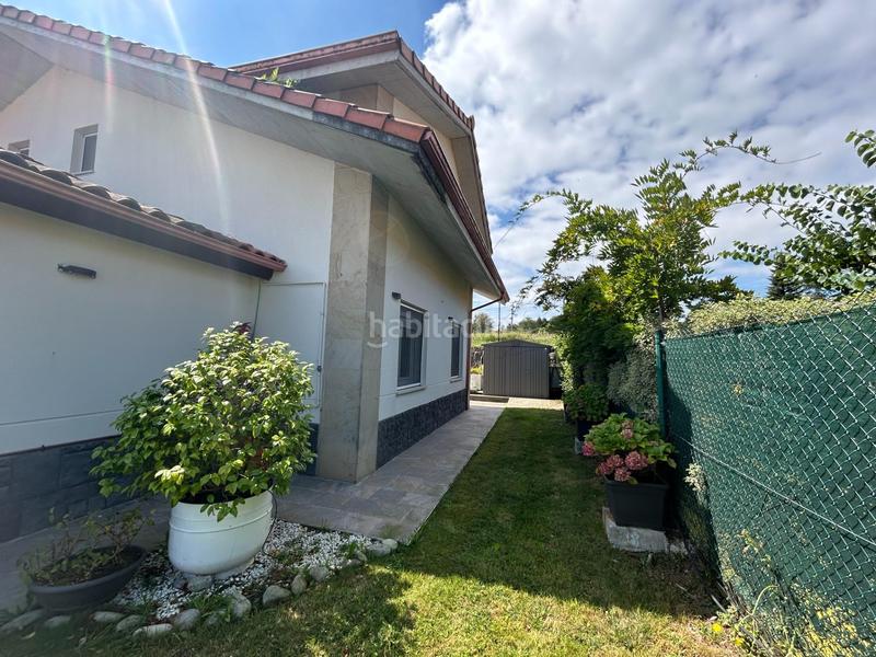 Foto 6200c272-cddf-4a57-a53b-e9a3240330ad. Chalet en calle tempaz 10 un refugio de elegancia y confort en gemes en Bareyo