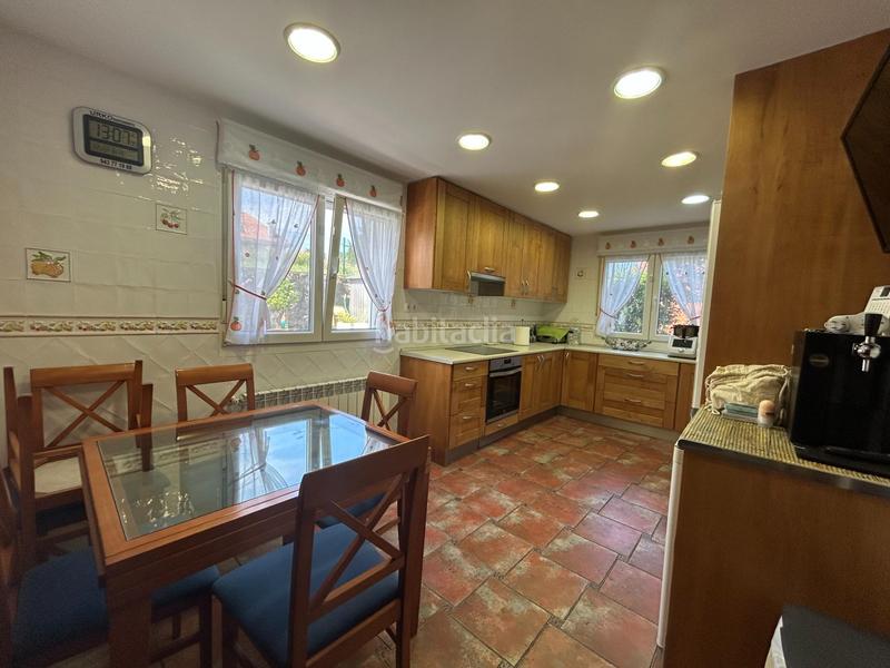 Foto ad2ac0a4-8d6f-483d-bf5a-6abf92be3f00. Chalet en calle tempaz 10 un refugio de elegancia y confort en gemes en Bareyo