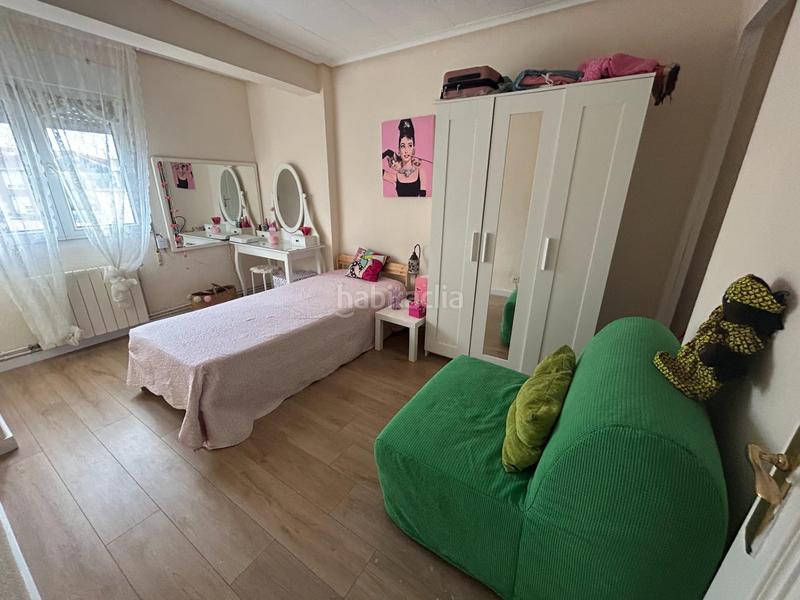 Foto c653a0a6-ca77-46c3-b12e-6c60192d3e33. Piso en calle del marqués del robrero 10 vivienda luminosa en el centro en Santoña