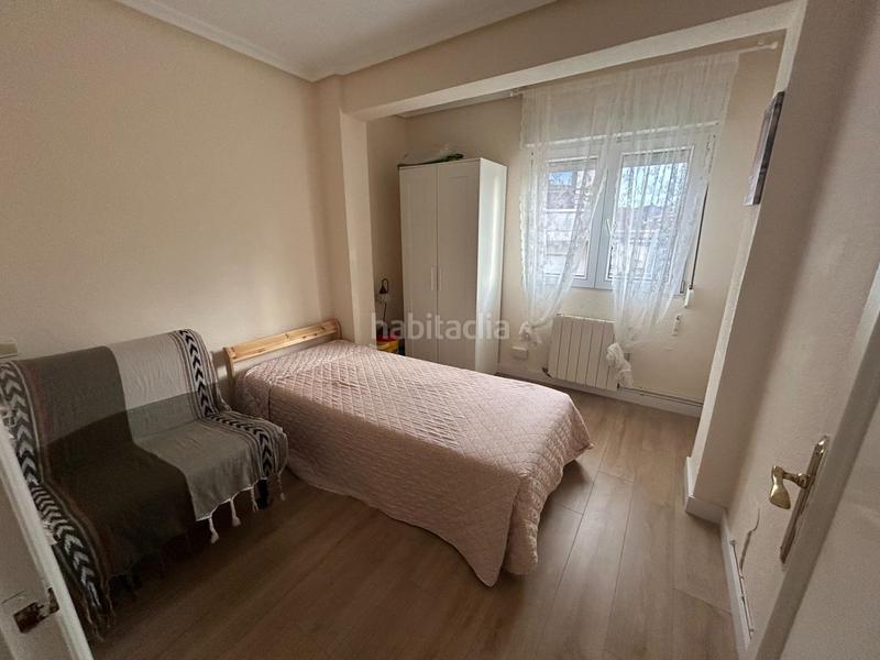 Foto d5460416-bcb0-4d25-a3c4-a9df0f8912af. Piso en calle del marqués del robrero 10 vivienda luminosa en el centro en Santoña