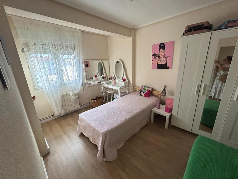 Foto ef23cc9d-dcaa-4449-9541-93e6a320e264. Piso en calle del marqués del robrero 10 vivienda luminosa en el centro en Santoña