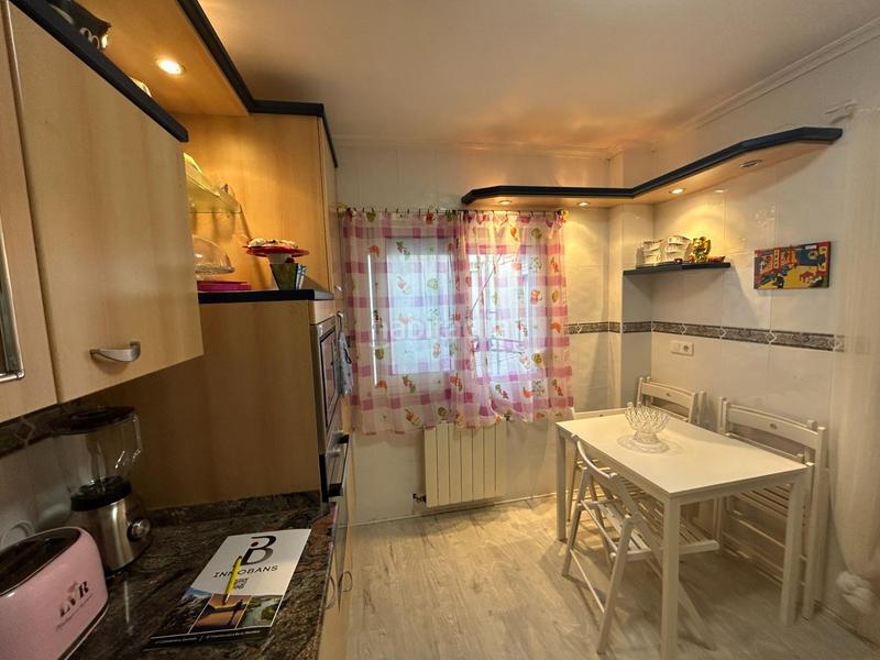 Foto f1d2fcba-4ab3-4632-9d4e-39a0d274b4dd. Piso en calle del marqués del robrero 10 vivienda luminosa en el centro en Santoña
