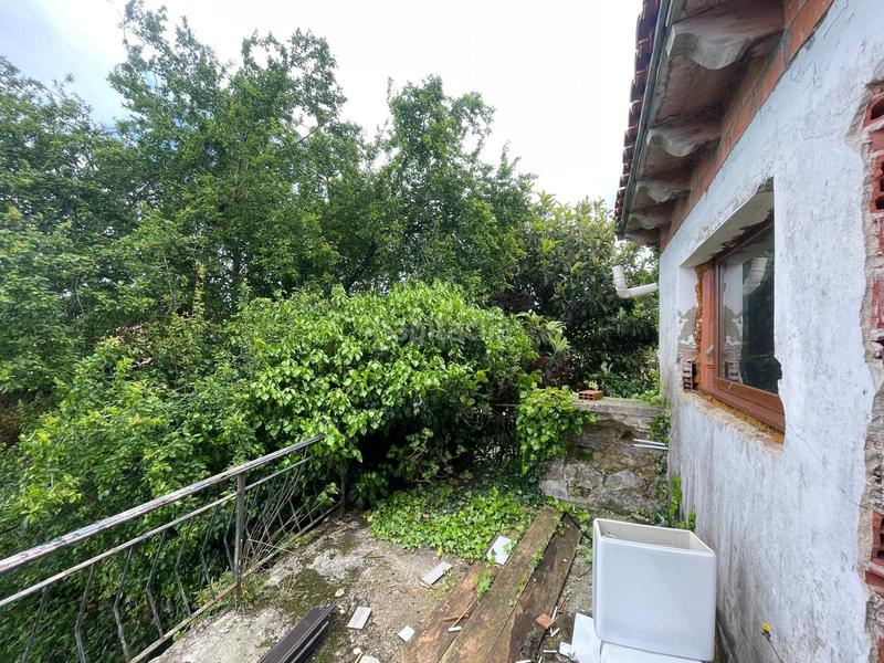 Foto a30bf323-9e81-4acc-8269-cda087e488a8. Doppelhaus mit parking in Bárcena de Cicero