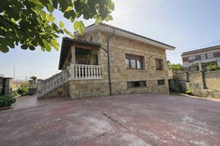 Maison jumelée à Argoños. Chalet adosado en argoños
