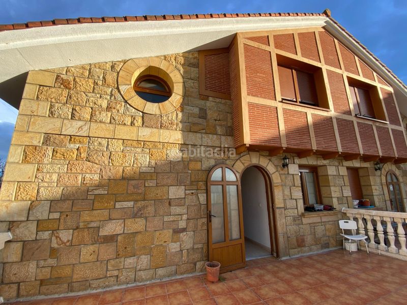 Foto 73b7f4ca-53d0-4417-bb5a-e40df005bf06. Casa adossada amb calefacció aparcament a Argoños