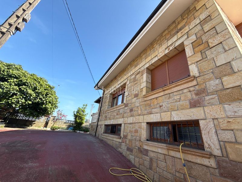 Foto 93b617e1-2acb-427d-8936-a218a593fbe2. Casa adossada amb calefacció aparcament a Argoños
