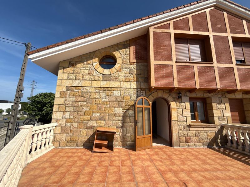 Foto a6555eaa-8edc-48c6-b033-6c6cc6e9befe. Casa adossada amb calefacció aparcament a Argoños