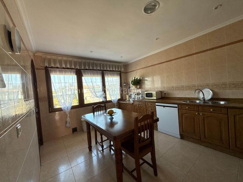 Foto c22bc7cc-b59b-492e-bf3d-ff7feebde1e0. Casa adossada amb calefacció aparcament a Argoños