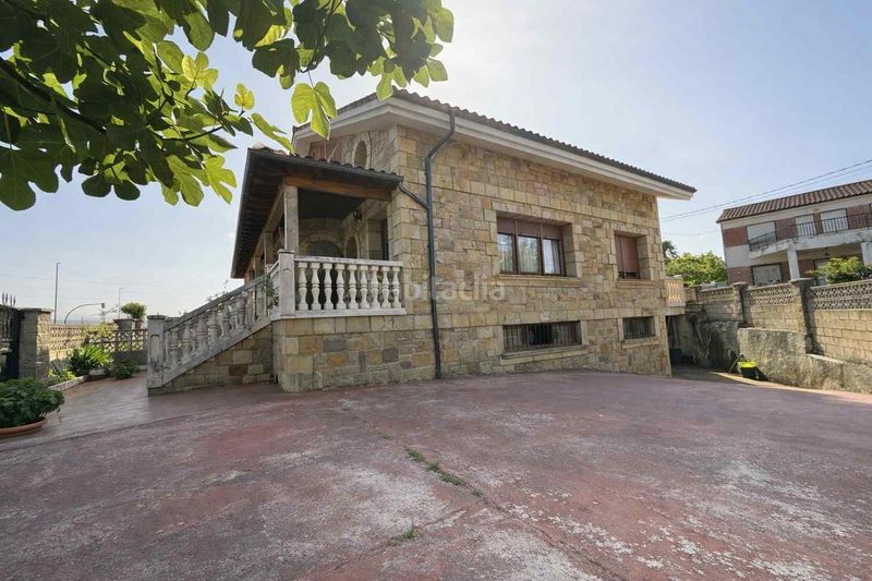 Foto c8f05fbe-0e13-4f2d-b385-9ea51f0a932f. Casa adossada amb calefacció aparcament a Argoños