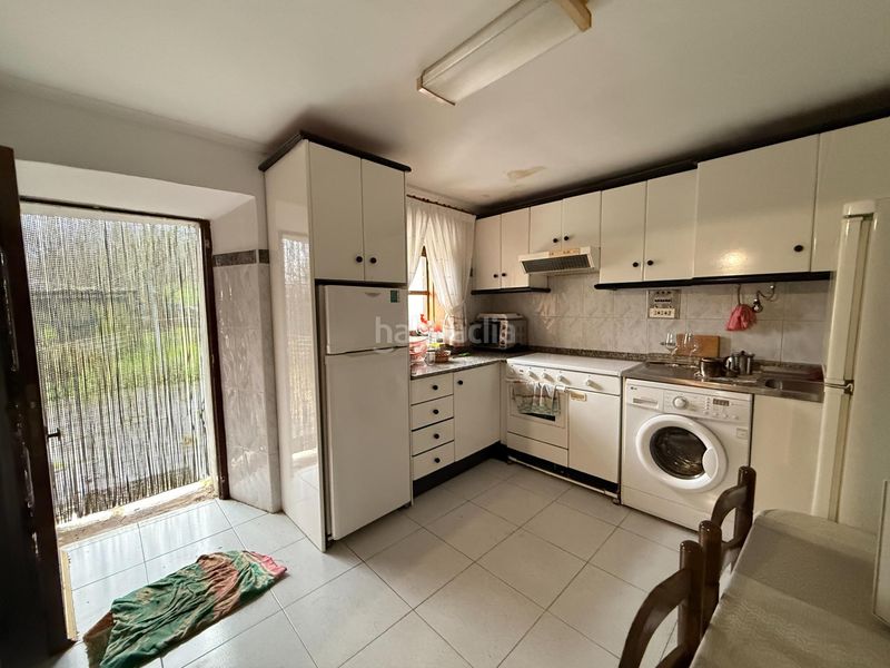 Foto f513d63f-d2fd-4c70-a77d-d6677a52f72a. Casa adossada amb aparcament a Rasines