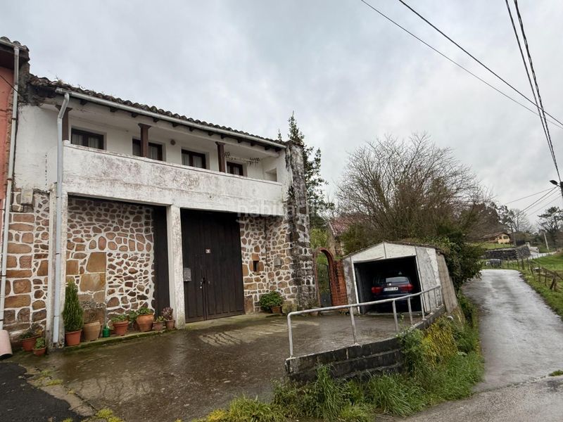 Foto f6972b4c-c761-48eb-9682-f117e0da86e3. Casa adossada amb aparcament a Rasines