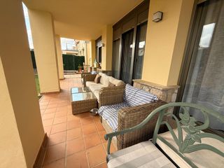 Xalet en Hazas de Cesto. Chalet independiente, listo para vivir, con terrazas y porches