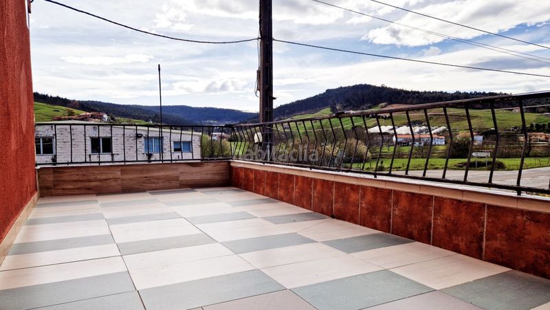 Foto aa05a6cf-2b56-4f79-95b1-2d36b5597c51. Casa amb aparcament a Renedo Piélagos