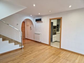 Duplex  Raimundo cicero arteche. Duplex en venta en parque manuel barquin, 2 dormitorios.