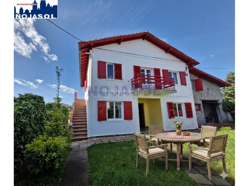 Foto bfb64915-f7da-437f-b669-693363eddd00. Casa amb aparcament a Tregadín Noja