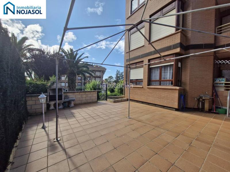Foto 4ec05a2d-4174-4432-9dfe-3f111ac04e6d. Piso ref.000128 bajo de 3 habitaciones con jardin de 150m2, terraza de 40 m2, garaje doble, ascensor y calafacción en Noja