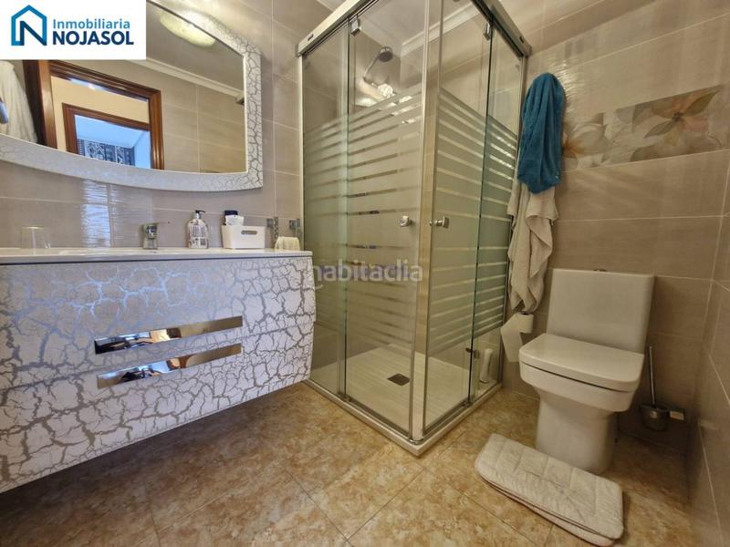 Foto 594ff281-6ba2-4866-bd4a-d09c7cc2446c. Piso ref.000128 bajo de 3 habitaciones con jardin de 150m2, terraza de 40 m2, garaje doble, ascensor y calafacción en Noja