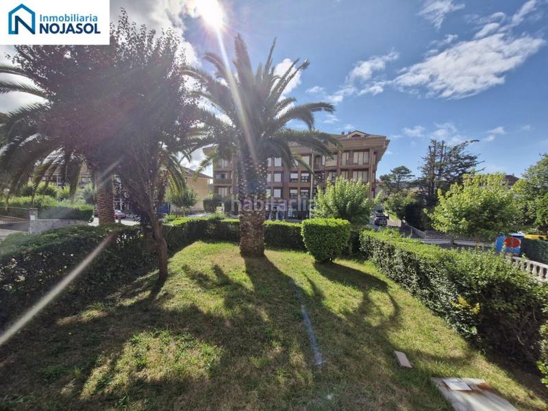 Foto c8ee2b98-d811-4ac9-9d04-1e8b786b859c. Piso ref.000128 bajo de 3 habitaciones con jardin de 150m2, terraza de 40 m2, garaje doble, ascensor y calafacción en Noja