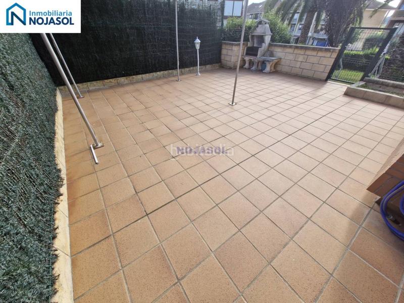 Foto dedaf520-5354-4204-85f8-de901d5d33cc. Piso ref.000128 bajo de 3 habitaciones con jardin de 150m2, terraza de 40 m2, garaje doble, ascensor y calafacción en Noja
