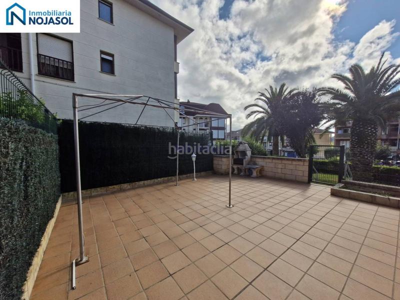 Foto e3497944-a9c2-4783-8df5-337be1578ed3. Piso ref.000128 bajo de 3 habitaciones con jardin de 150m2, terraza de 40 m2, garaje doble, ascensor y calafacción en Noja
