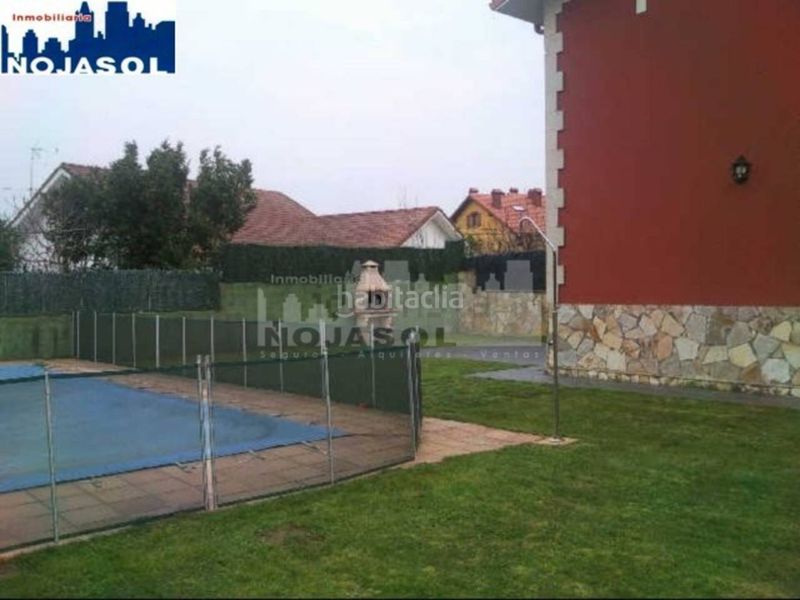 Foto 7ccacad9-54bd-4c64-80a8-447afe9bb496. Casa aparellada amb calefacció aparcament piscina a Bareyo