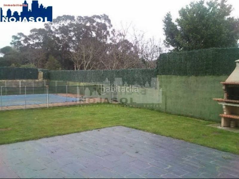 Foto 8787f033-57b1-40a0-93c7-25137fc3edf7. Casa aparellada amb calefacció aparcament piscina a Bareyo