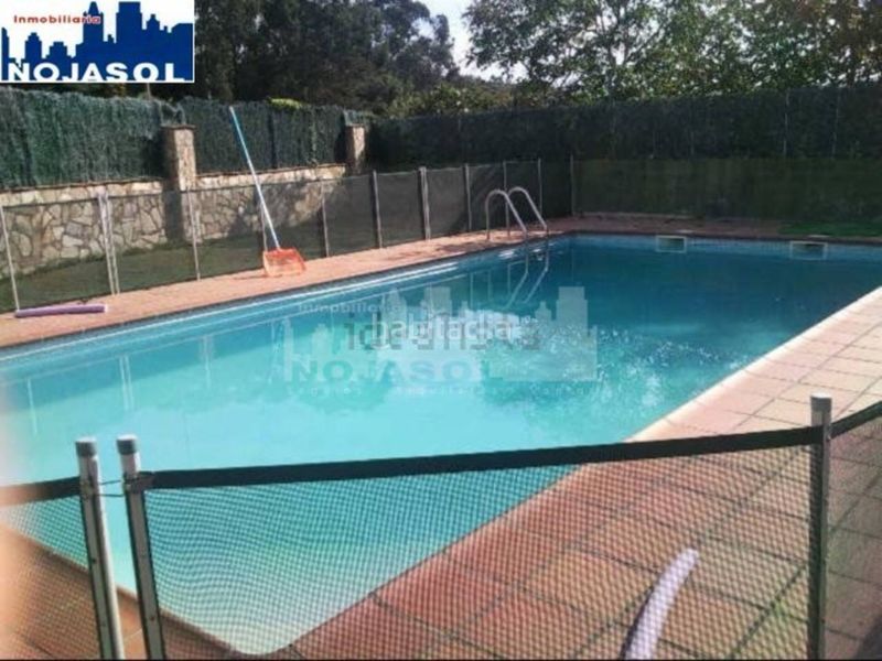 Foto d2ac9658-91d1-4106-ab74-107485814427. Casa aparellada amb calefacció aparcament piscina a Bareyo