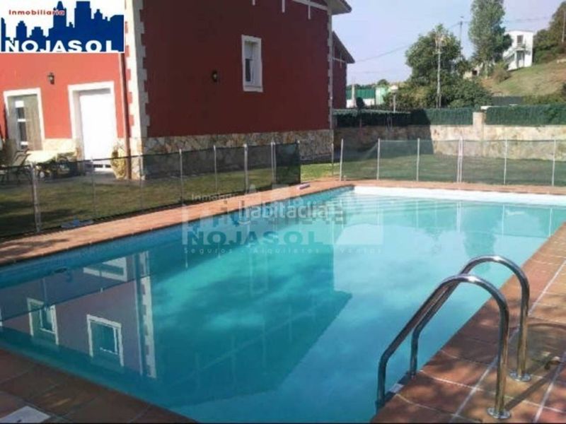 Foto efa40325-f756-4aca-99b8-8465f783350d. Casa aparellada amb calefacció aparcament piscina a Bareyo