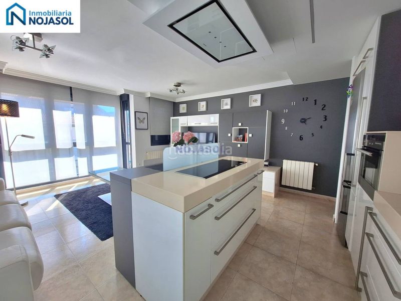 Foto 3025b9f5-2dc9-451f-a48d-2843f4235c0a. Apartament amb calefacció aparcament piscina a Tregadín Noja