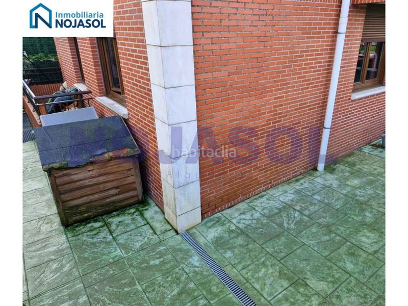 Foto 6bf6b14b-3f42-4574-8439-4d3b716052a3. Apartamento ref 000523 precioso bajo con terraza en urbanización con piscina en Meruelo