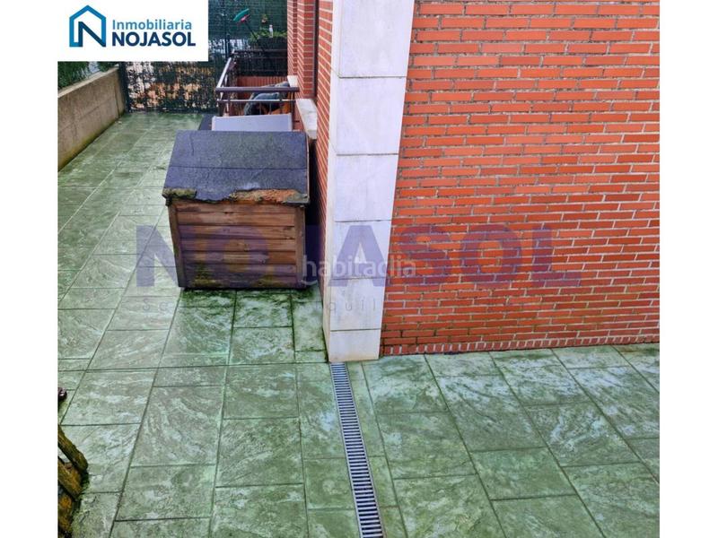 Foto b7d7e5f5-029d-418b-8c51-1a3aa060d917. Apartamento ref 000523 precioso bajo con terraza en urbanización con piscina en Meruelo
