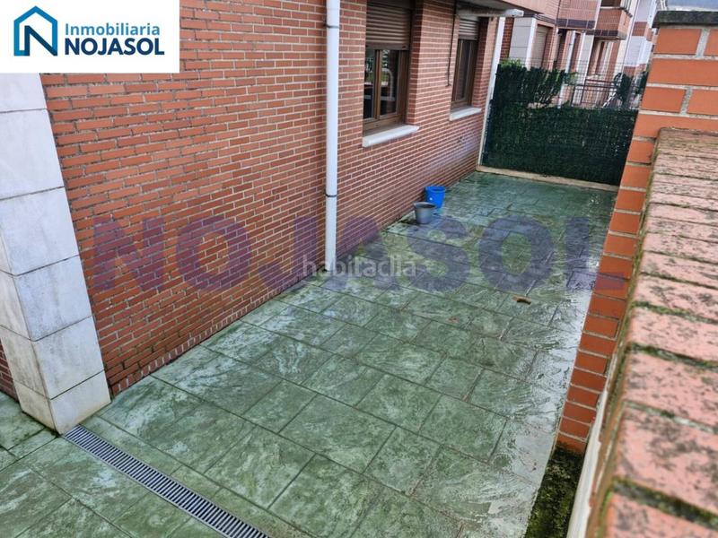 Foto d8e4491a-5a04-4348-a874-d4045f5b94d3. Apartamento ref 000523 precioso bajo con terraza en urbanización con piscina en Meruelo