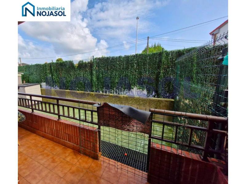 Foto eb1c9b32-f293-4342-b39c-01f3d74dfed1. Apartamento ref 000523 precioso bajo con terraza en urbanización con piscina en Meruelo
