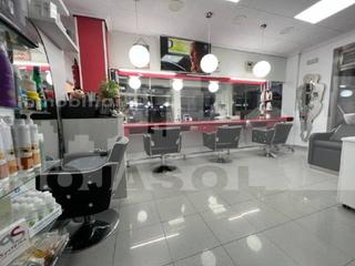 Lloguer Local Comercial  Santander. Ref.002066  peluquería en el centro de noja