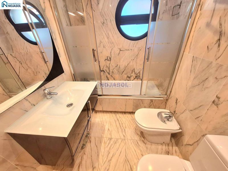 Foto 16910e62-ae5b-4d0c-a199-c73e6de2957c. Alquiler apartamento en avenida la sierra 6 ref. 002334 exclusivo bajo con jardin en alquiler en una de la mejores zonas en Noja