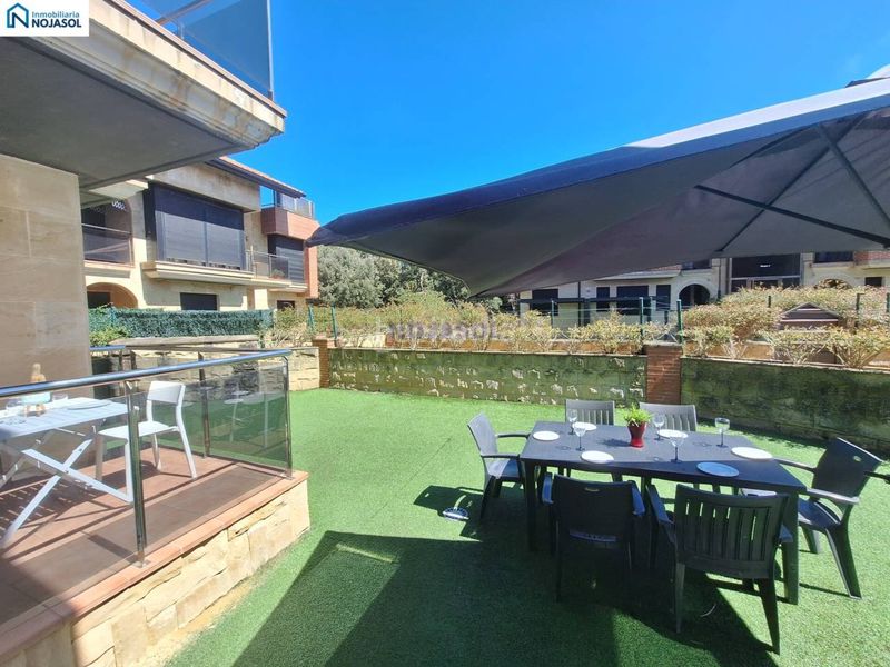 Foto 7538b8a5-f511-4856-a884-278d095e7c0e. Alquiler apartamento en avenida la sierra 6 ref. 002334 exclusivo bajo con jardin en alquiler en una de la mejores zonas en Noja