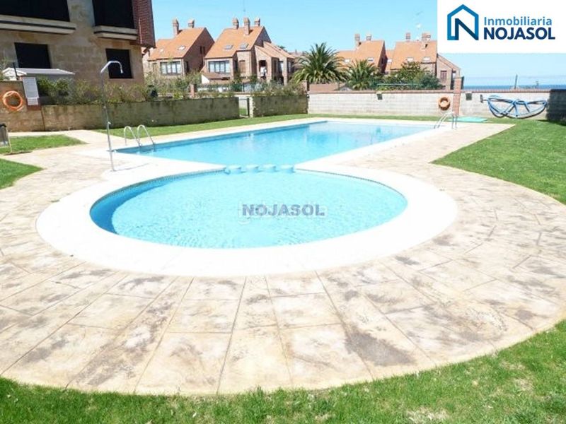 Foto b785b4fe-1394-43dd-a605-21e475a7c8a0. Alquiler apartamento en avenida la sierra 6 ref. 002334 exclusivo bajo con jardin en alquiler en una de la mejores zonas en Noja