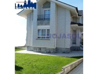 Miete Chalet in Calle castillo 10. Ref.002200  alquiler anual.  chalet individual 4hab y piscina.