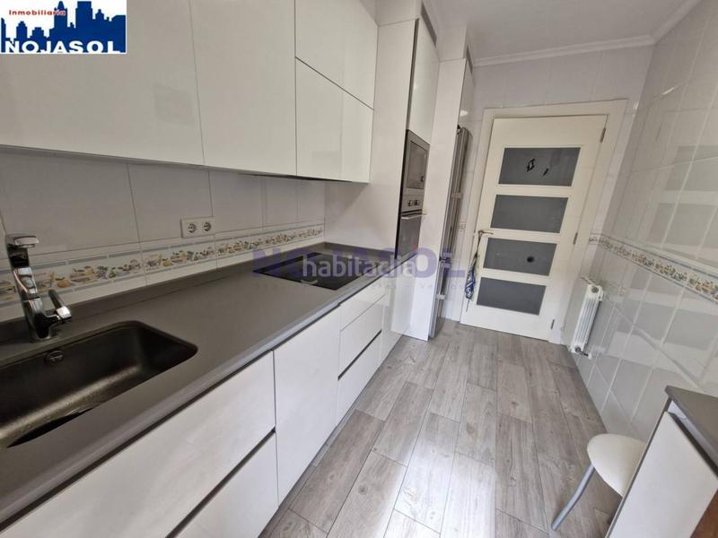 Foto e6a7ab89-9722-4877-8722-e41fbb02a6bd. Pis amb calefacció aparcament a Tregadín Noja