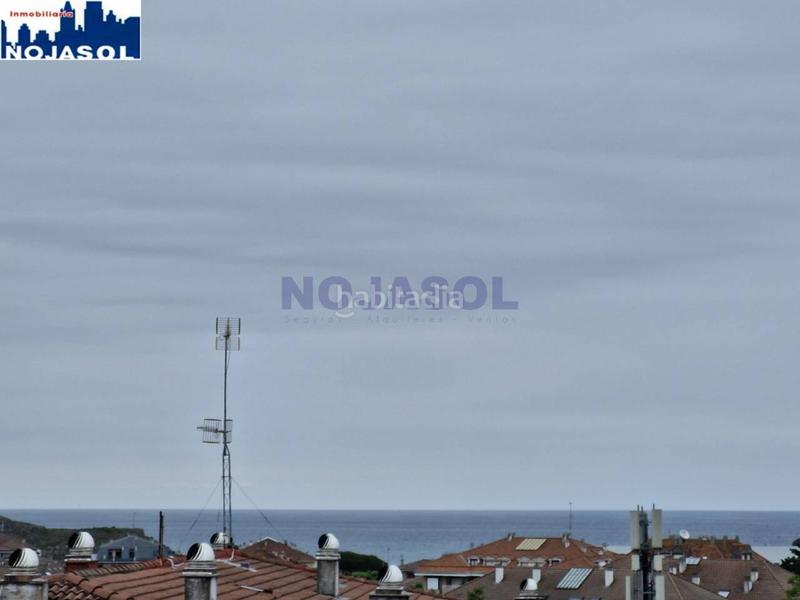 Foto e28d9c5f-c4ca-40f2-a66b-7a598416fb4d. Apartamento ref 000167 precioso ático con vistas al mar en urbanización privada con piscina. en Noja